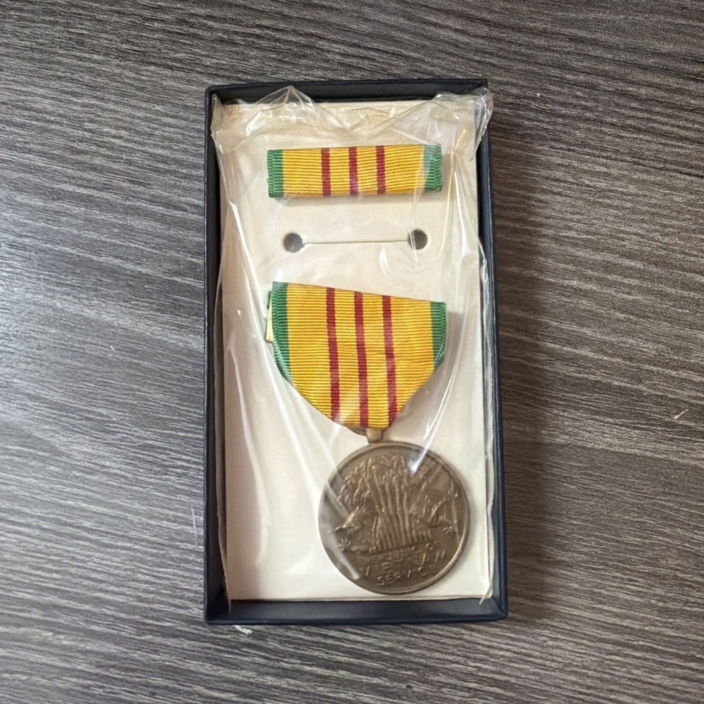 US Made Vietnam War Service Medal Boxed In 1969 Dated Box, Unissued